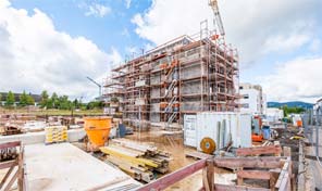 Rohbau Mehrfamilienhaus Baustelle Trier-Saarburg 